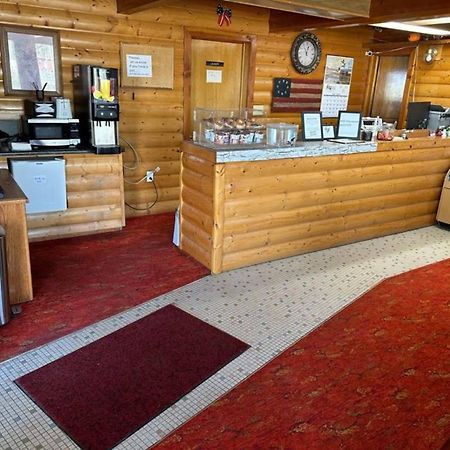 Love Hotels Western Holiday By Oyo At Harlan Lake Ne Alma Esterno foto