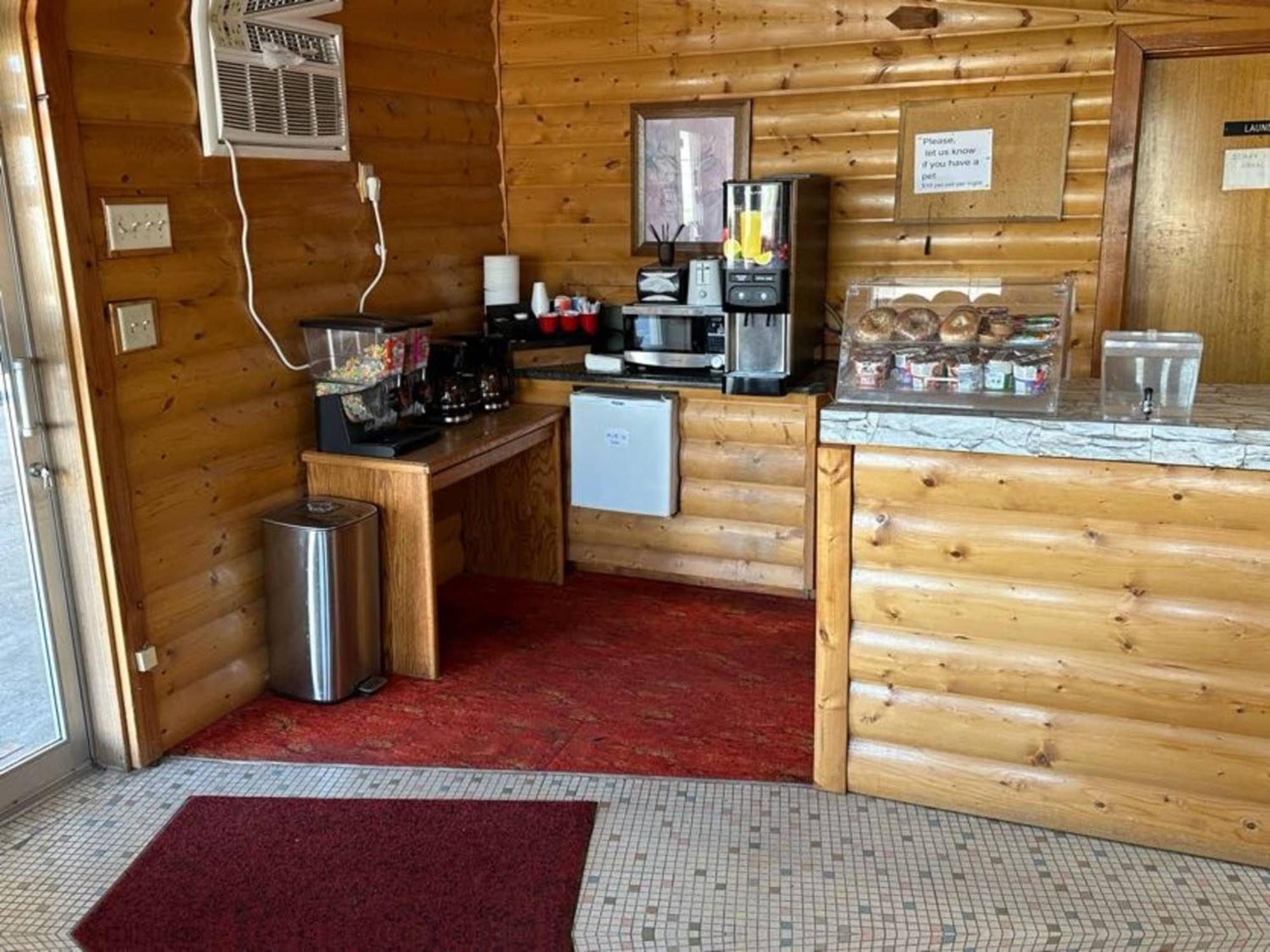 Love Hotels Western Holiday By Oyo At Harlan Lake Ne Alma Esterno foto