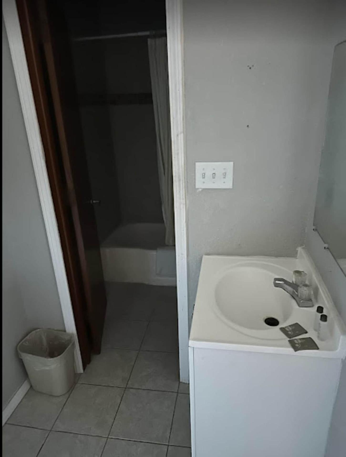 Love Hotels Western Holiday By Oyo At Harlan Lake Ne Alma Esterno foto