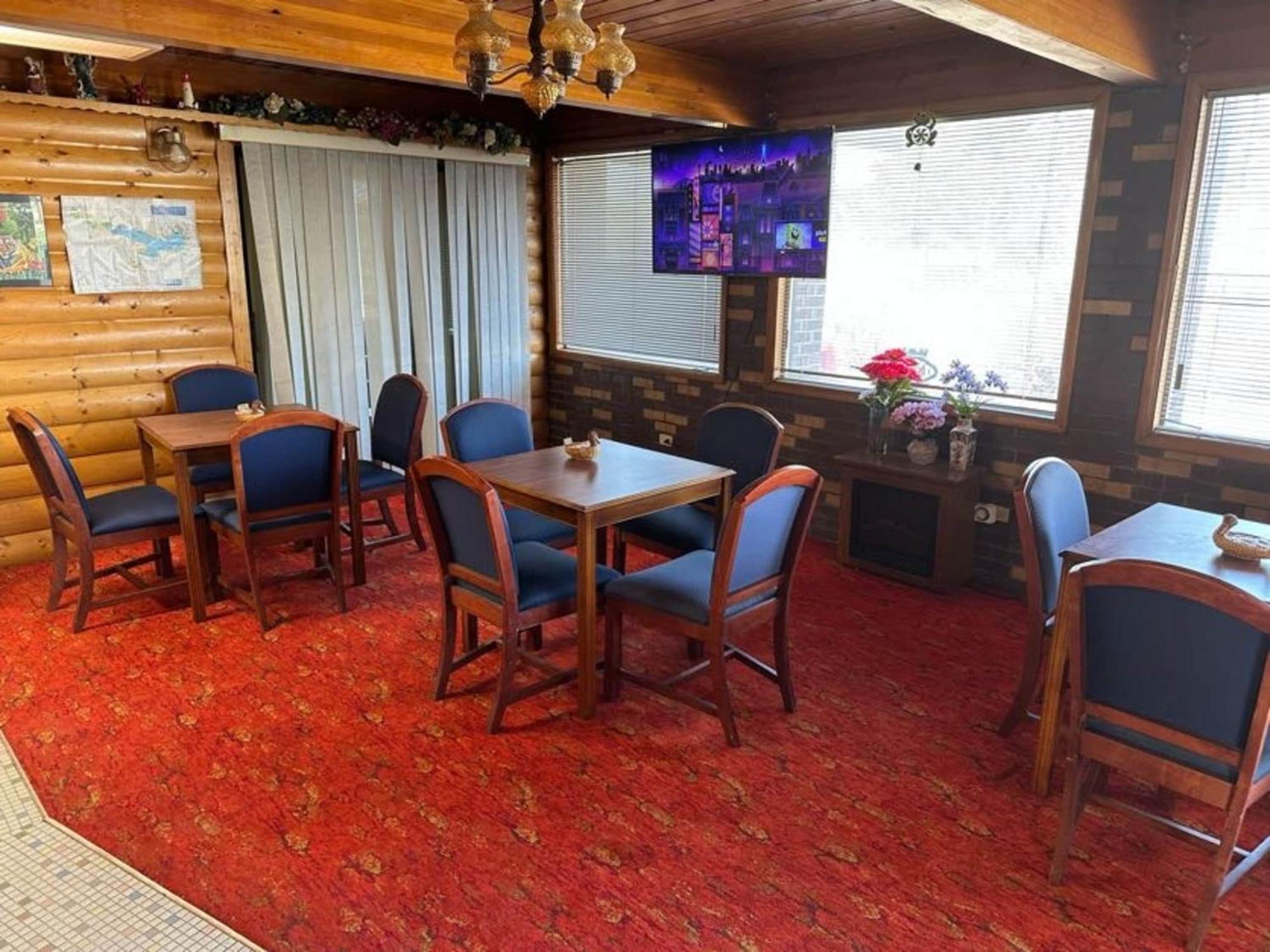 Love Hotels Western Holiday By Oyo At Harlan Lake Ne Alma Esterno foto