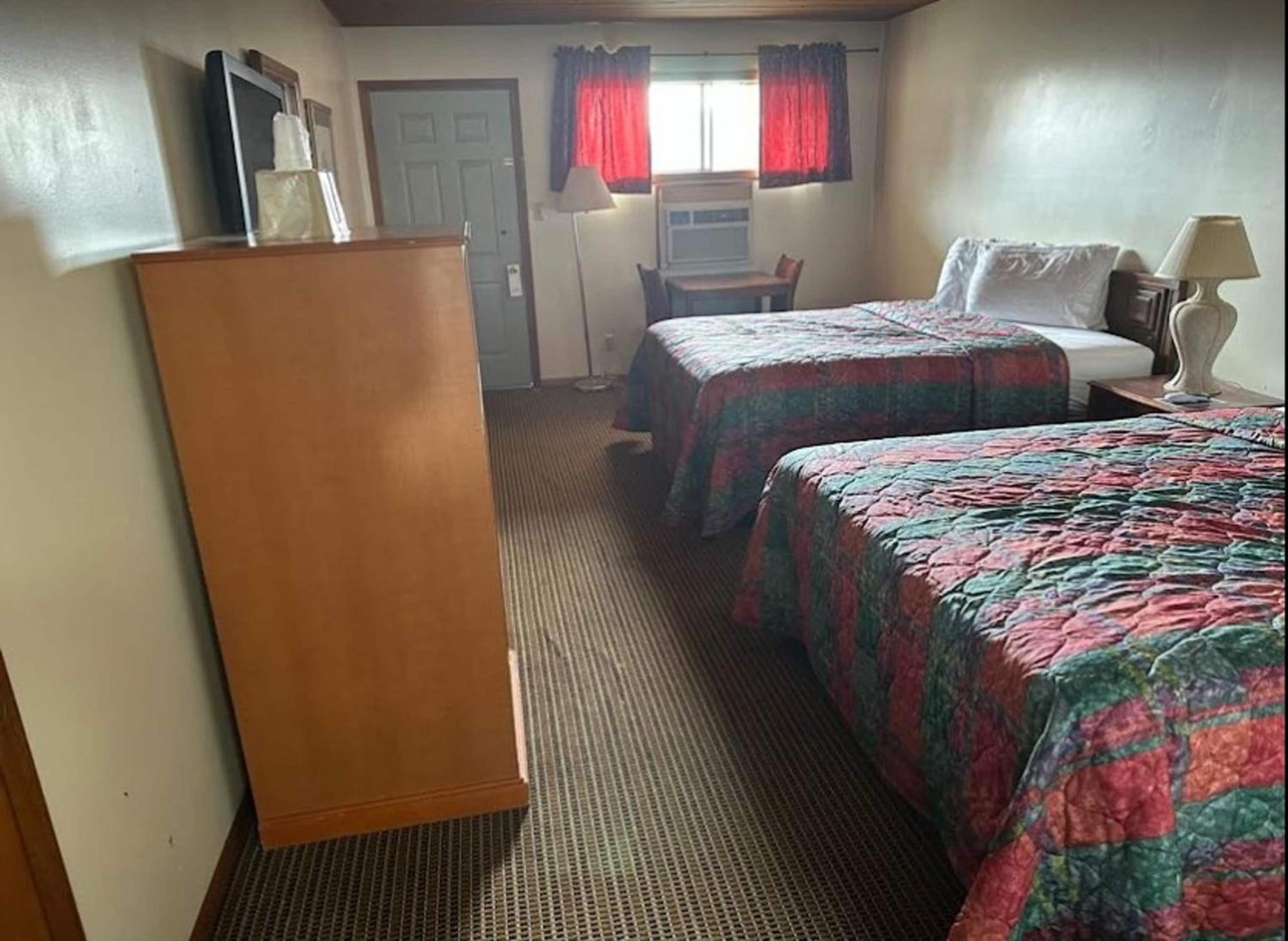 Love Hotels Western Holiday By Oyo At Harlan Lake Ne Alma Esterno foto