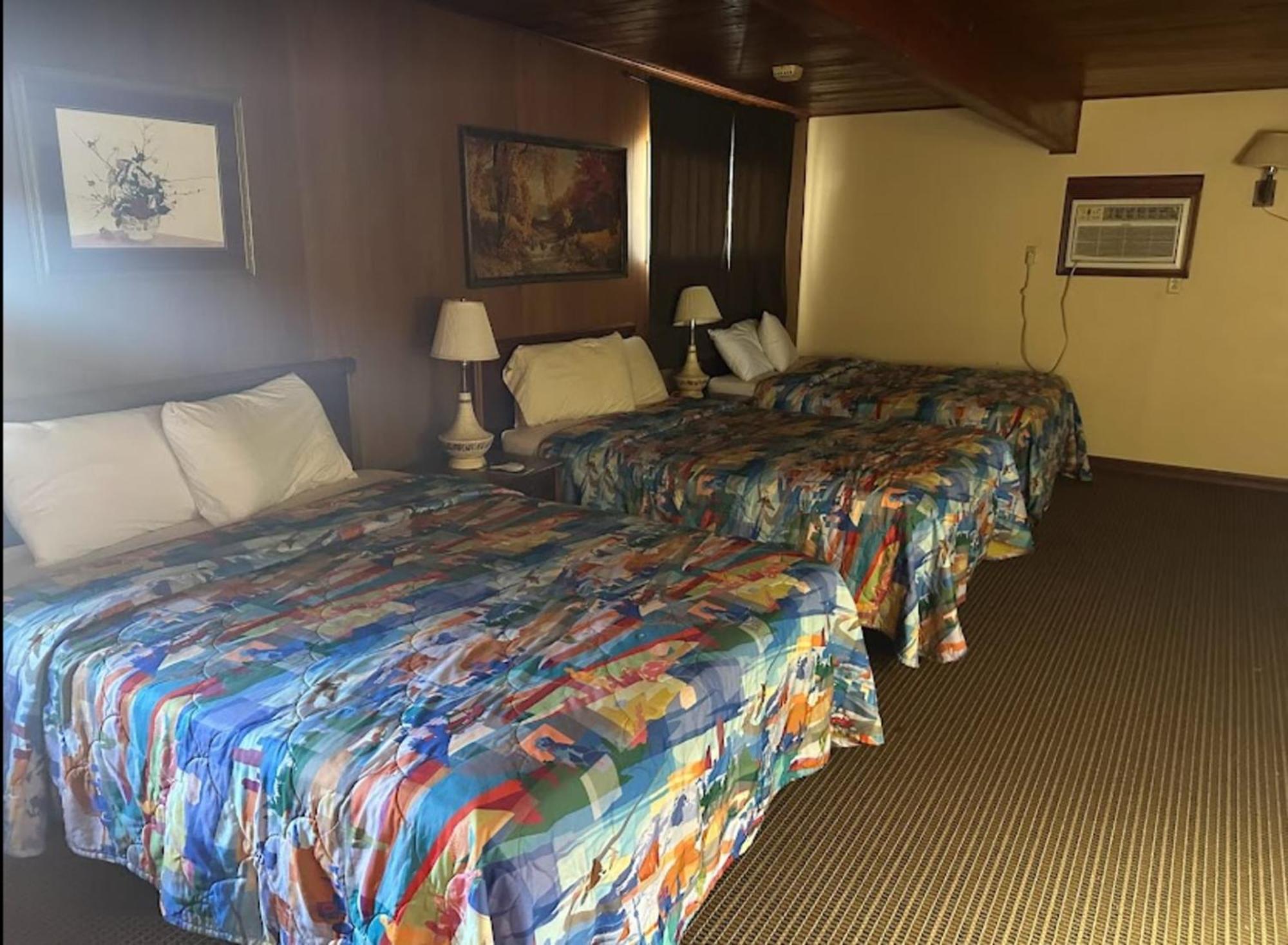 Love Hotels Western Holiday By Oyo At Harlan Lake Ne Alma Esterno foto