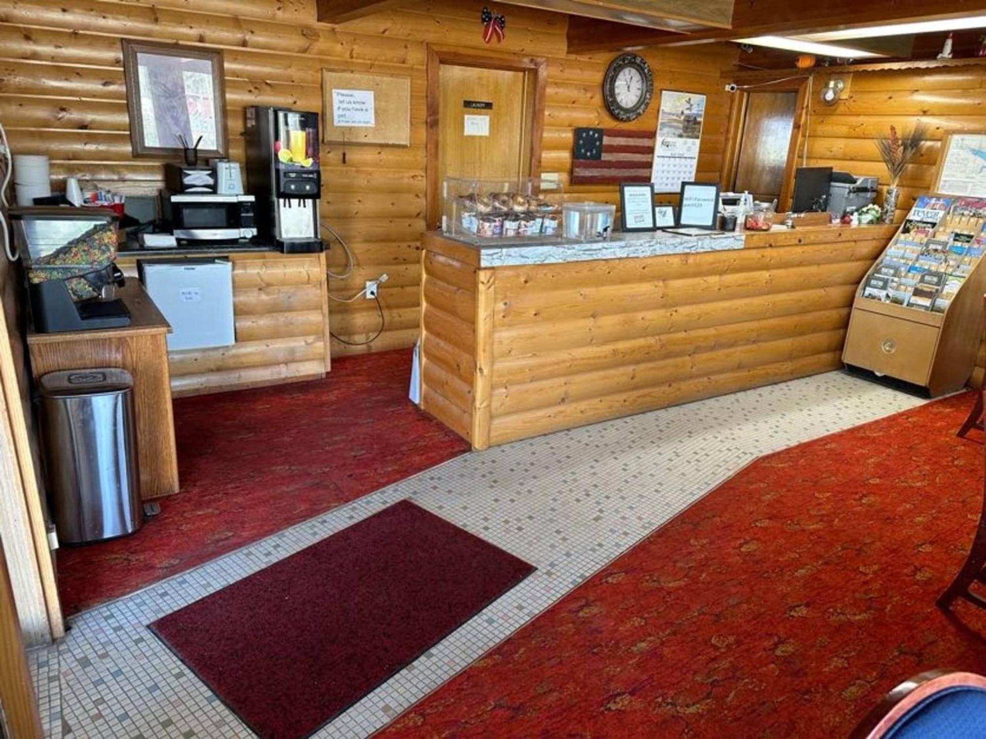 Love Hotels Western Holiday By Oyo At Harlan Lake Ne Alma Esterno foto