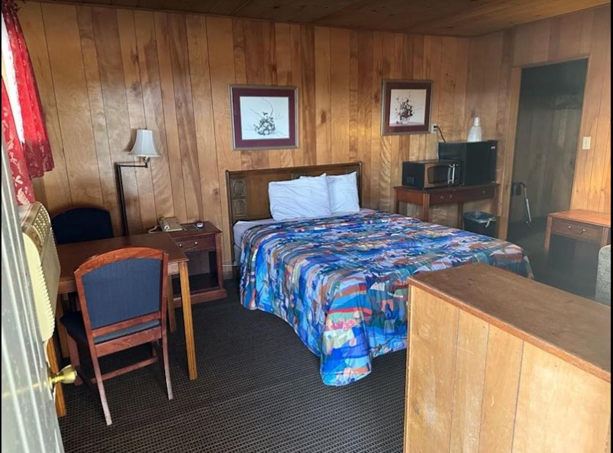 Love Hotels Western Holiday By Oyo At Harlan Lake Ne Alma Esterno foto