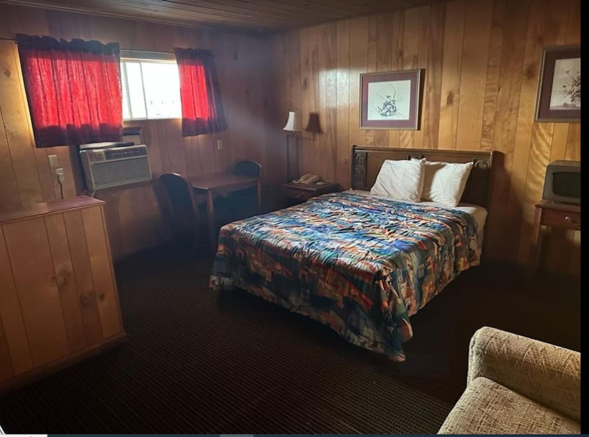 Love Hotels Western Holiday By Oyo At Harlan Lake Ne Alma Esterno foto