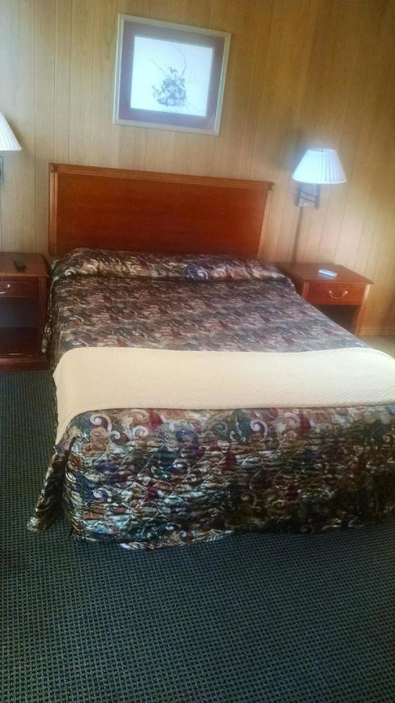 Love Hotels Western Holiday By Oyo At Harlan Lake Ne Alma Esterno foto